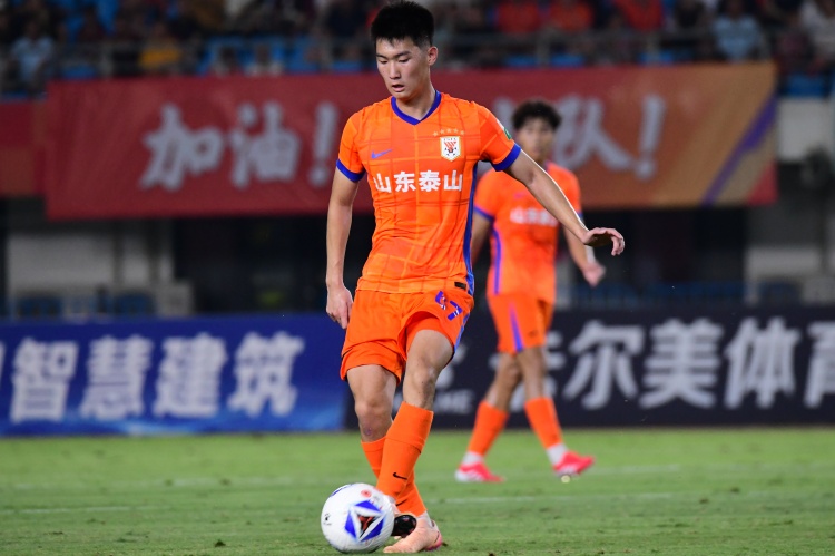 泰山B队球员：韩鹏上调一线队我们很不舍 我们要争取早日去一线队