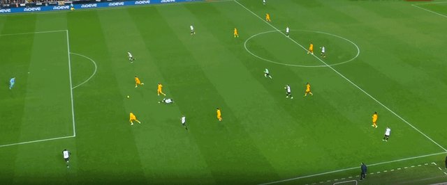 1735946882886031867.gif 皇马.gif