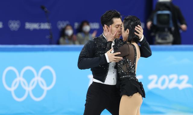 开云在线-冬奥19日看点：“葱桶”冲击金牌 男子冰壶上演决战